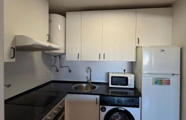 Enjoy the sun and pool in this fabulous apartment - Foto 45