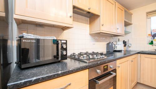 6 bed house with free secure parking & 3 bathrooms - Foto 2