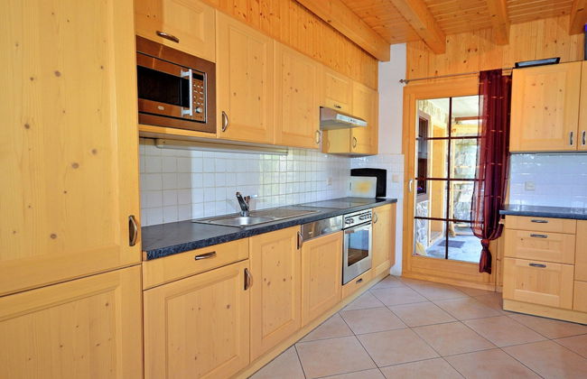 Luxurious Chalet in Riddes with Hot Tub - Foto 5