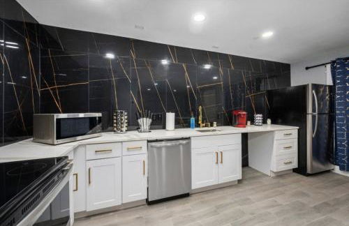 Chic Stay with Free Parking and Fast WiFi - Foto 8