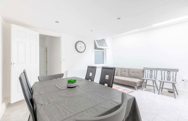 Spacious & Newly Renovated 4BD House East Ham! - Foto 36