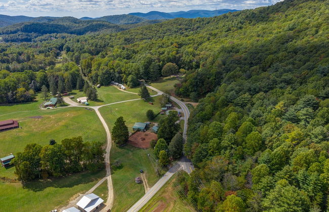 Moonshiner's Cabin Minutes From Two Wheels! - Foto 40