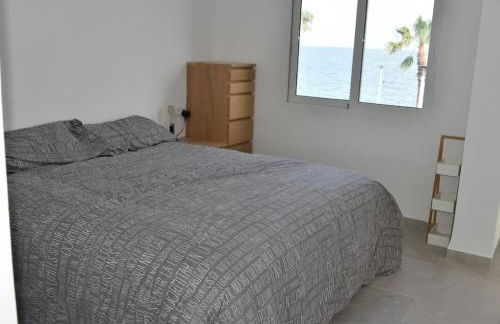 Villa en primera línea de mar con piscina privada - Foto 16