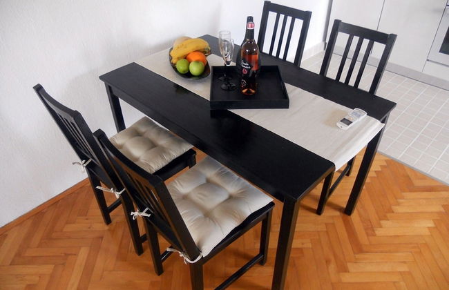 Spacious Apartment With Terrace & Outdoor Kitchen Surrounded by a Garden - Foto 15