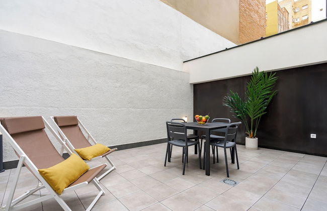 Feelathome Ventas Suites - Photo 25