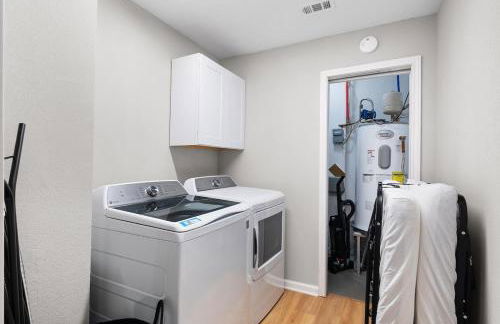 Serene Family Retreat King Beds Pool Hot Tub and Games - Photo 27