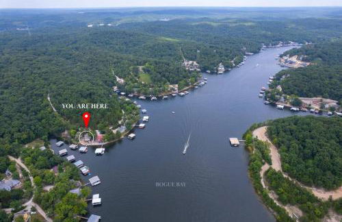 Charming Waterfront Cabin - Sleeps 10 - Photo 42