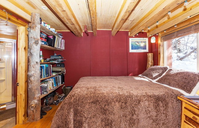 Treehouse by the Stream - Photo 4