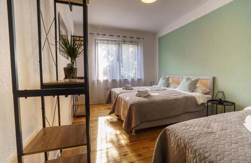 ImmoStay Ferienhaus mit Garten & Free Parking - Foto 16