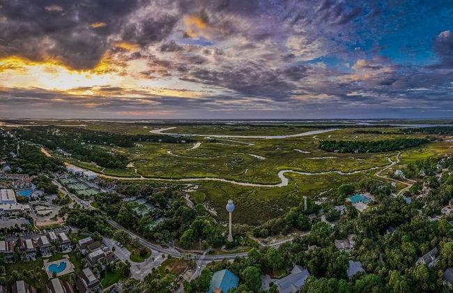 Sprawling Ocean View Home With Massive Deck - Photo 28
