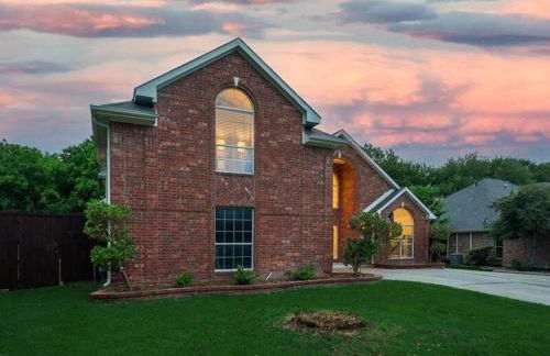 Captivating 6BR 3B Home with Pool & Fire Pit - Foto 44