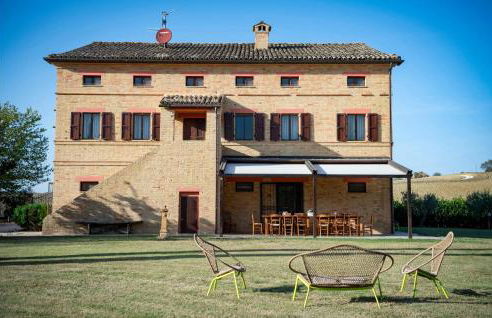 6 Bedroom Beautiful Home In Treia - Foto 13