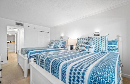 Luxury direct oceanfront corner penthouse with heated pool and garage parking - Foto 30