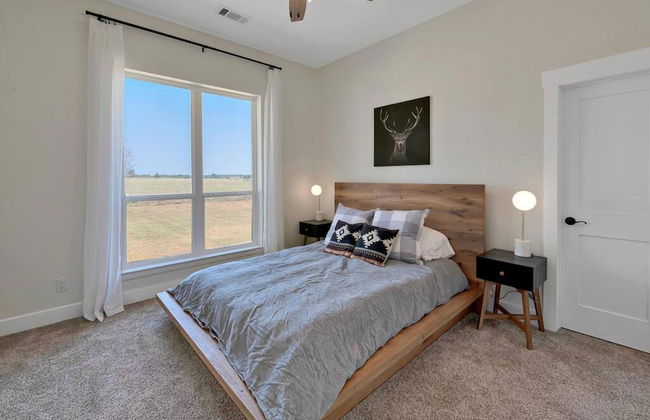 New Luxury Texas Farmhouse - Photo 62