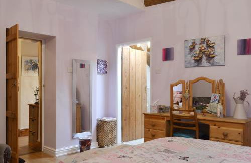 Silk Hill Stables - Photo 12