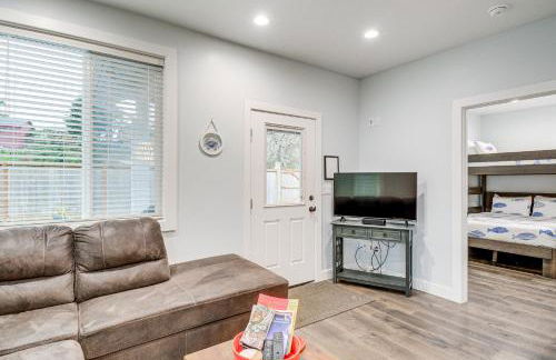 Westport Home with Hot Tub 2 Blocks to Beach! - Foto 5