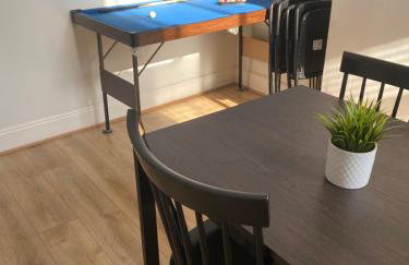 Large 5-Bedroom House in Salford-Free Parking-Sleeps 10 - Photo 2