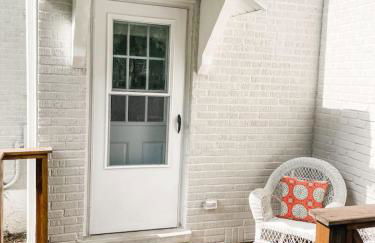 Cozy 2BR Apt w KING in historic dist. 1mi to sq. - Foto 2