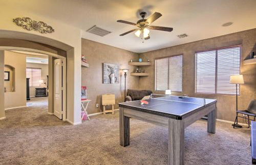 Family Gem in Phoenix with Saltwater Pool and Theater - Foto 18