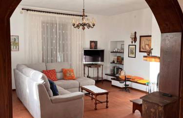 All'Acqua Santa, immersi nella natura - Foto 16