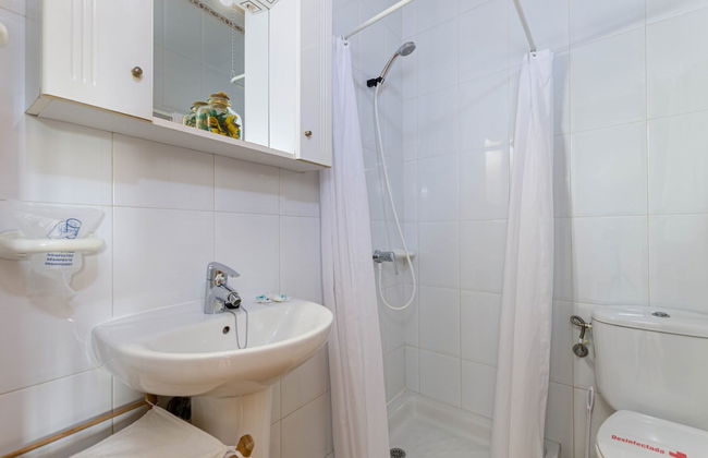 Peaceful Villa in Serene Retreat - Photo 18