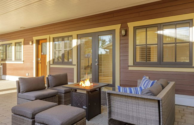 Stunning 3 Bedroom Secondary Suite N Van - Photo 51