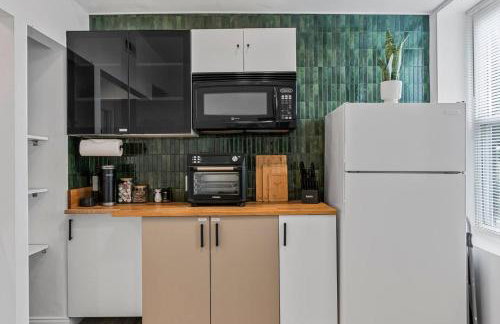 Abstract Haven | Stylish 1BR by Tower Grove - Photo 34