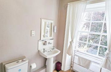 Russel House - 4 Bedroom - The Royal Mile - Photo 21