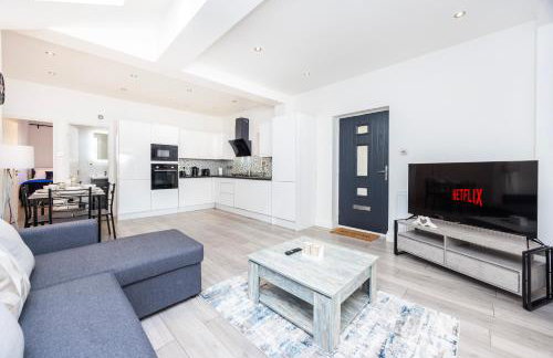 Modern 3 Bedroom Apartment with Ensuite - Foto 1