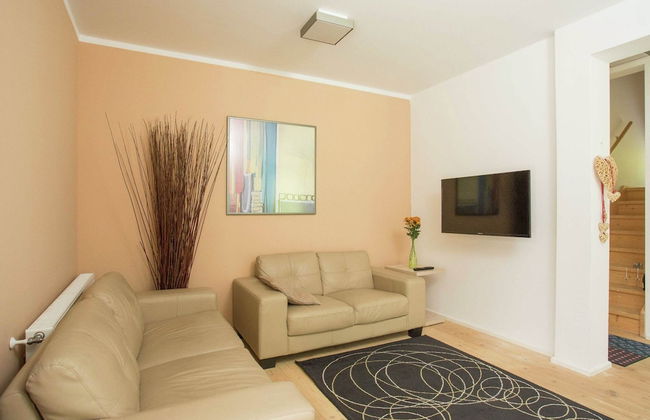 Chalet in Czechia's Tranquil Residential Area - Foto 8