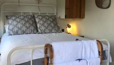 2 Guests - Garden Retreat with Balcony Views - Foto 2