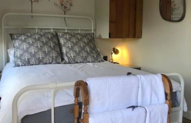 2 Guests - Garden Retreat with Balcony Views - Foto 2