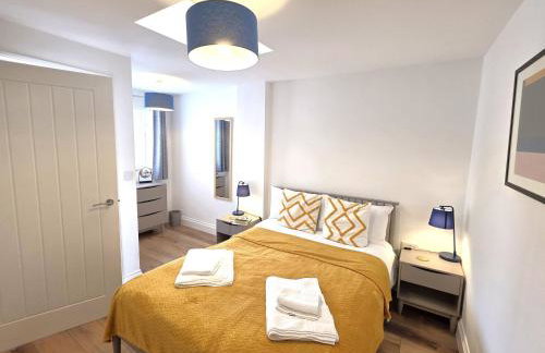 Modern One Bed Flat at Dawe Luxury Suites - An Entire Apartment near Ely Cathedral & Train Station - The Perfect Gateway to Explore Ely, Cambridge, Norfolk & London - Sleeps up to 4 - Photo 11