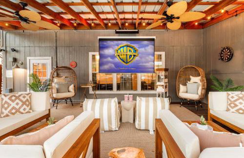 Lux 5BR gem with Heated Pool, SPA, and Outdoor Movie Theater - Foto 4