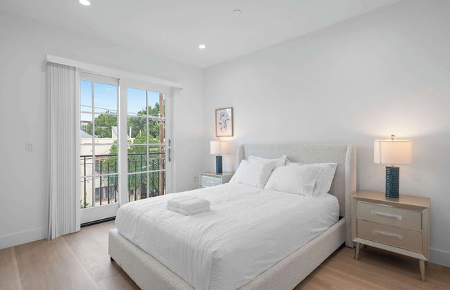 Not Affected by the Fire/modern 5BR Home With Full Amenities & Parking #2 - Foto 22