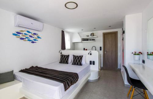 Irini's B & W house with jacuzzi - Photo 14