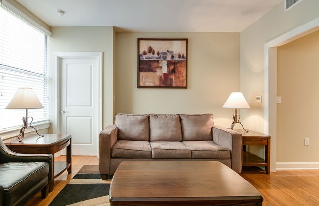 Bluebird Suites near AutoZone Park - Foto 30