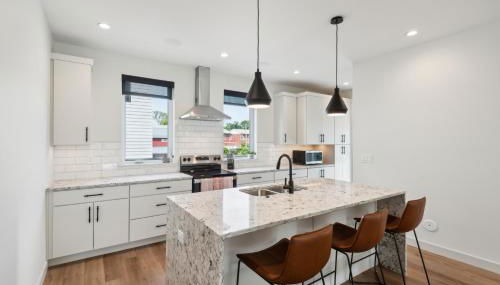 New Modern Townhome With Rooftop Patio 2 Bedroom Townhouse by RedAwning - Foto 5