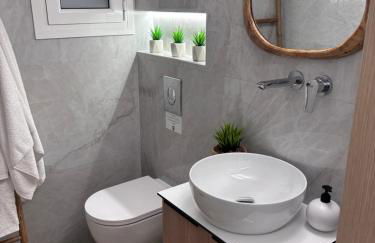 Rafina's PARADISE VIEW!!Walking access to the Port!!! Amazing Seaview!!!Steps from the Beach, 2 min walk!!WIFI 300Mbps! The Lux Seaside Retreat! - Foto 20