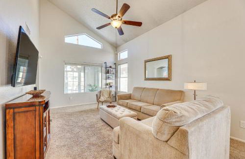 Swim with a View! Scenic Desert Retreat in Glendale - Foto 6