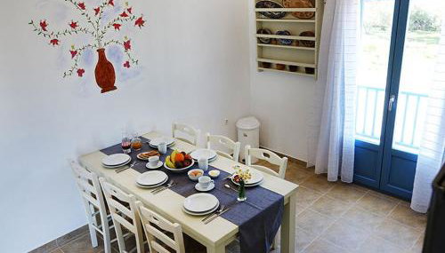 Flora Apartments - Photo 2