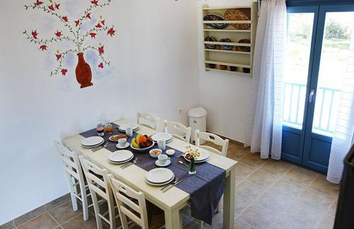 Flora Apartments - Photo 2