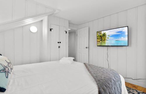 Seaside Serenity Steps to Beach Deck & Porch - Foto 53