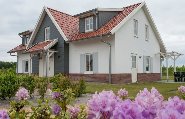 Luxurious Detached Villa With Washer, in De Maasduinen Area - Photo 22