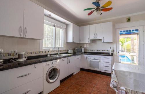 Villa Flamenca, comoda con piscina privada, barbacoa by AndaraHolidays - Foto 27