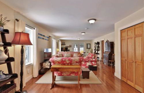 Chittenden Farmhouse - Historic 4BR, 2BA, 20 Min to Skiing, 7 Min to Mountaintop Resort - Foto 22