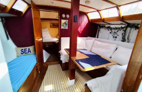 Voilier confortable en bois à cotés des plages et ferries - Photo 13