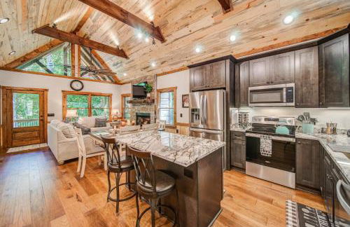 Brand New Build Luxury Mountain Chalet with Hot tub, pool, Game Room, Premium features - Foto 5