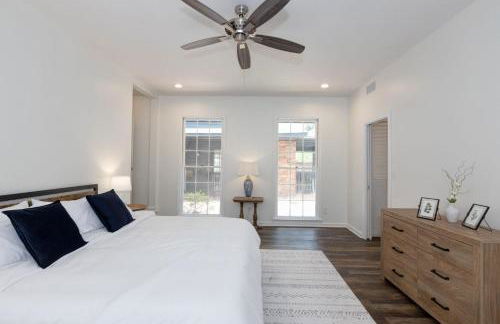 Group Getaway 6BR Near Fort Benning Huge Kitchen Private Yard - Foto 20