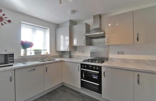 5 bed and 3 bath house in London - Photo 3